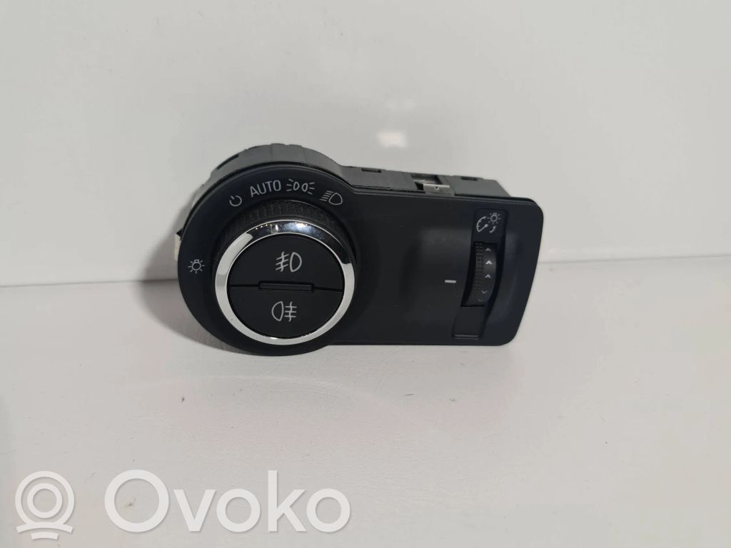 Light switch   13268707