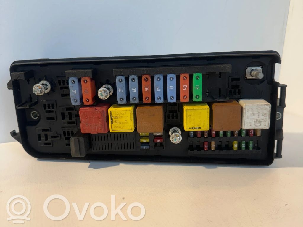 Opel Vectra C Fuse module 