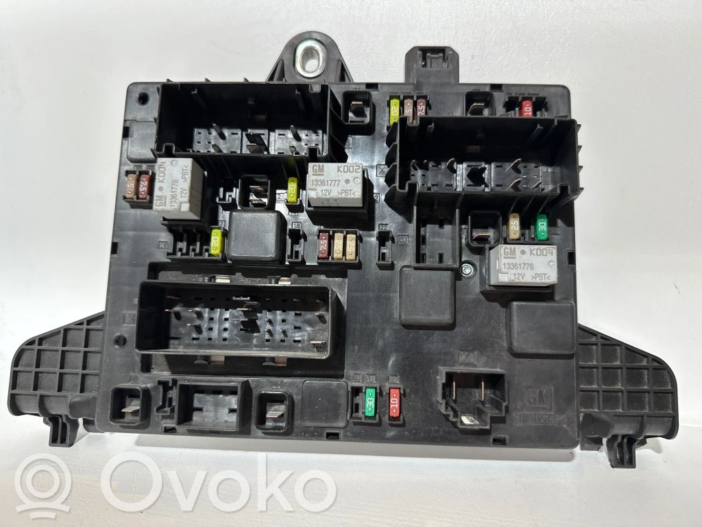 Opel Zafira C Fuse module 