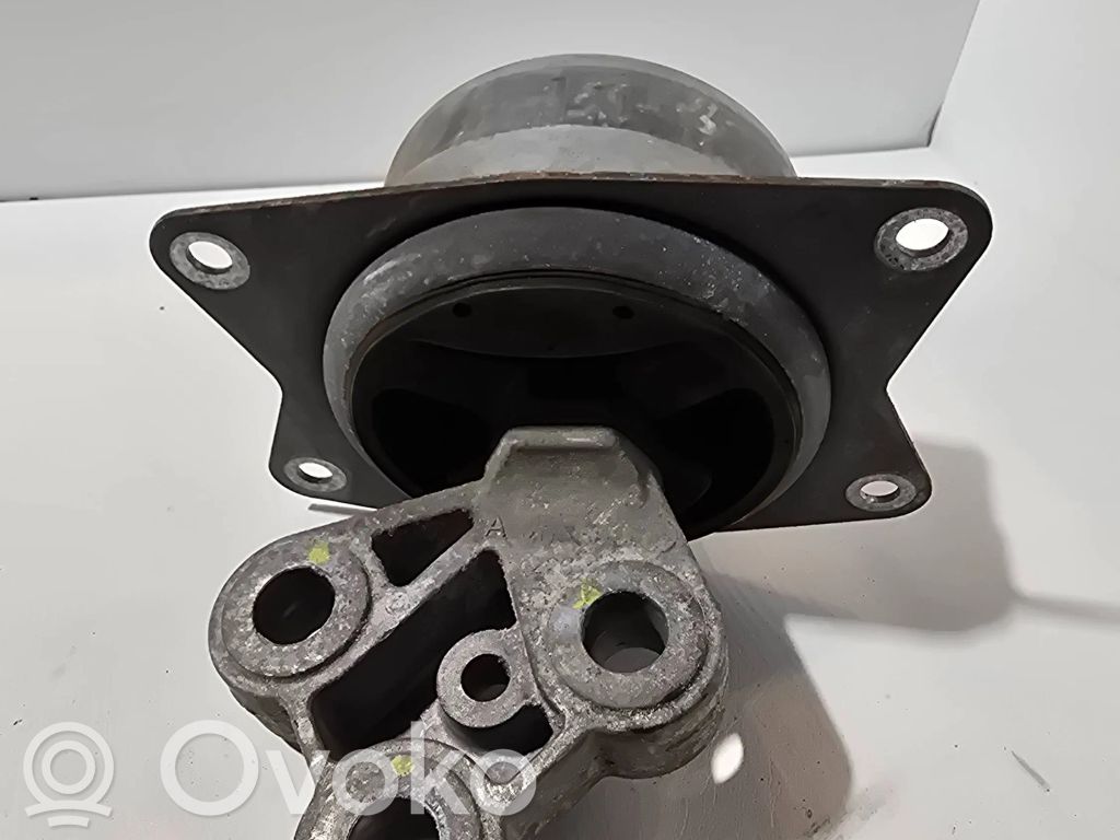 Engine mount bracket   13207577