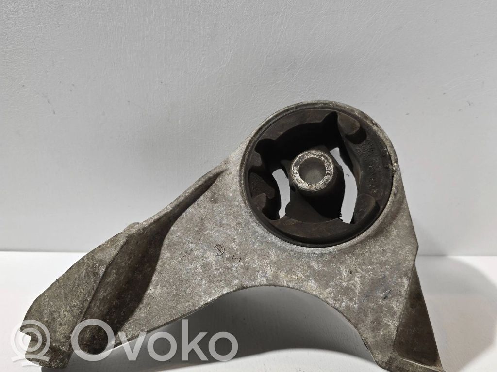 Chevrolet Captiva Engine mount bracket 