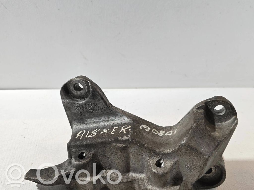Engine mounting bracket   13227753