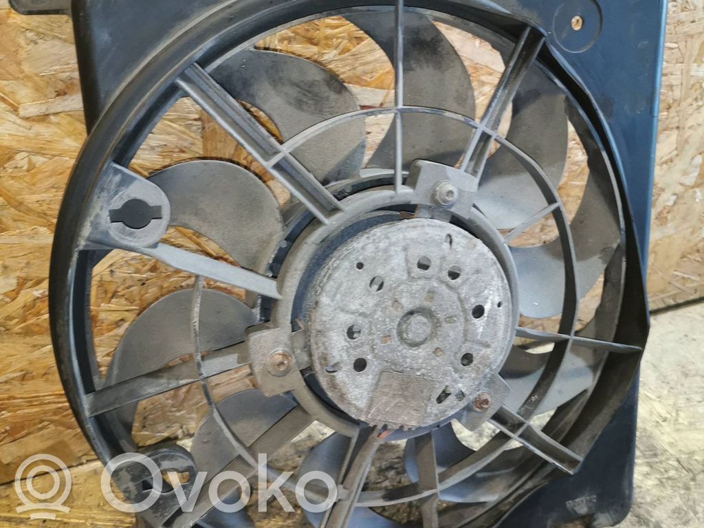 Opel Astra H Jäähdyttimen jäähdytinpuhallin 