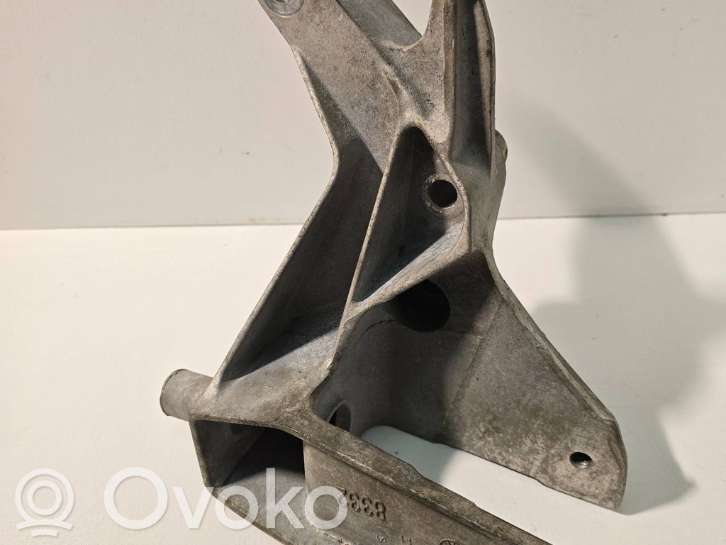 Engine mounting bracket   X01178,8332