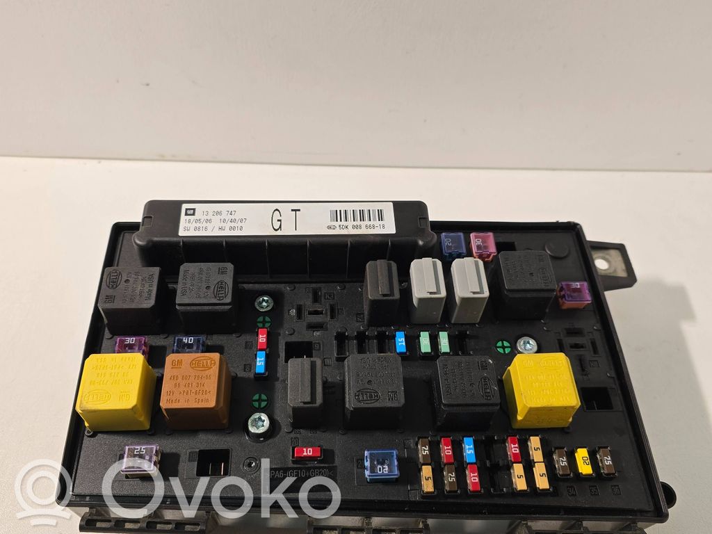 Opel Astra H Fuse module 