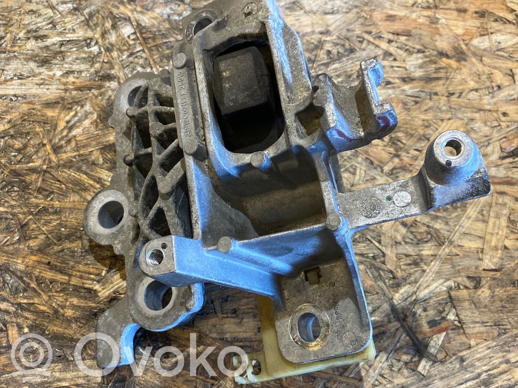 Engine mount bracket   39215290,538D49203382344