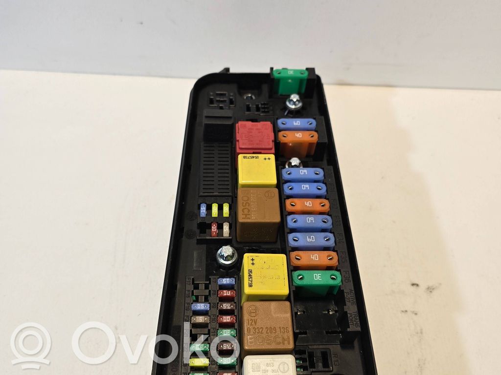 Opel Signum Saugiklių blokas 