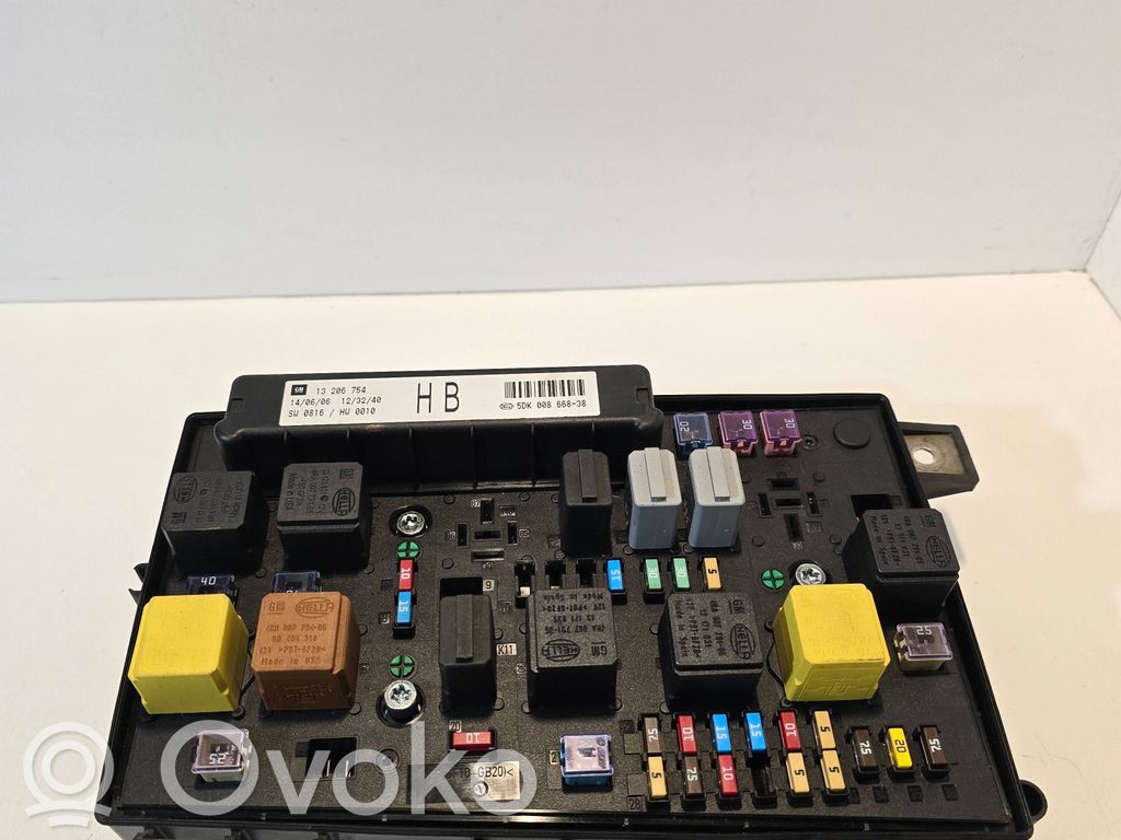 Opel Astra H Fuse module 