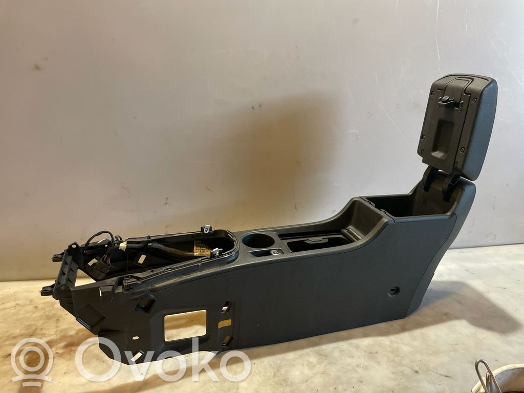 Opel Astra J Kita salono detalė 