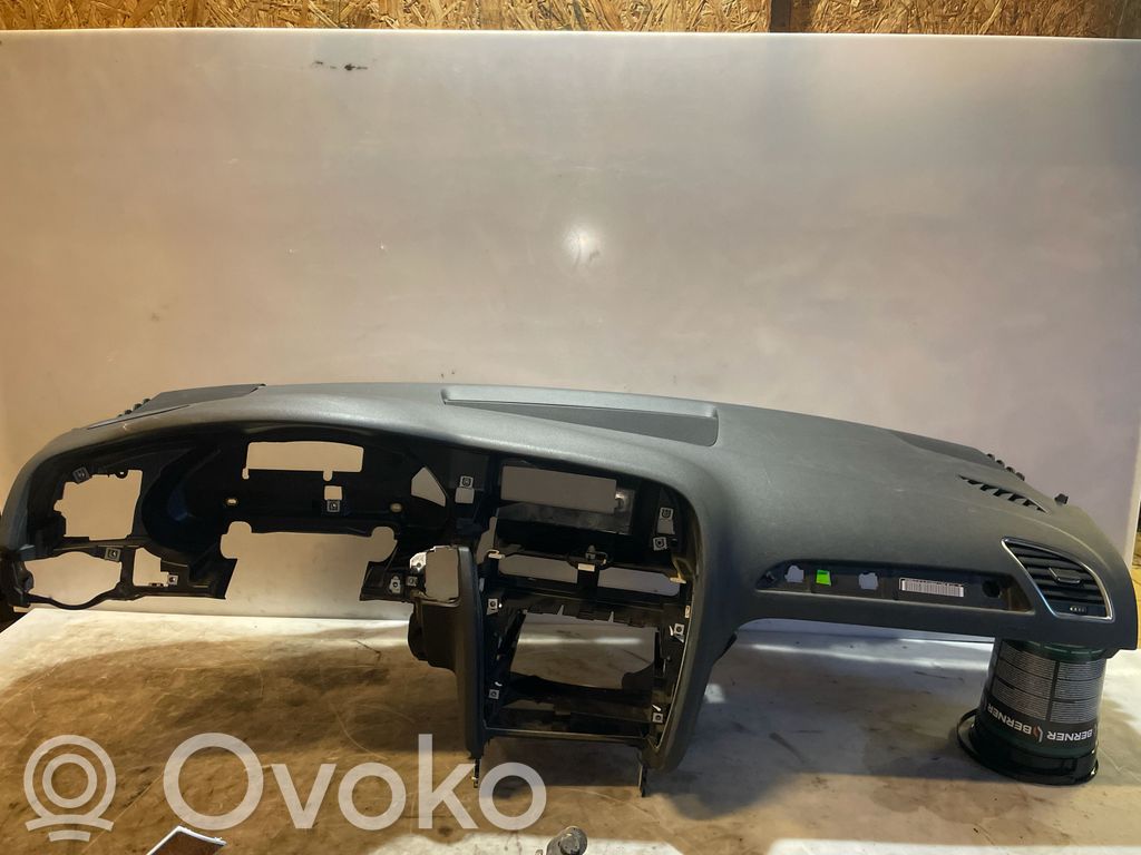 Audi A4 S4 B8 8K Deska rozdzielcza 