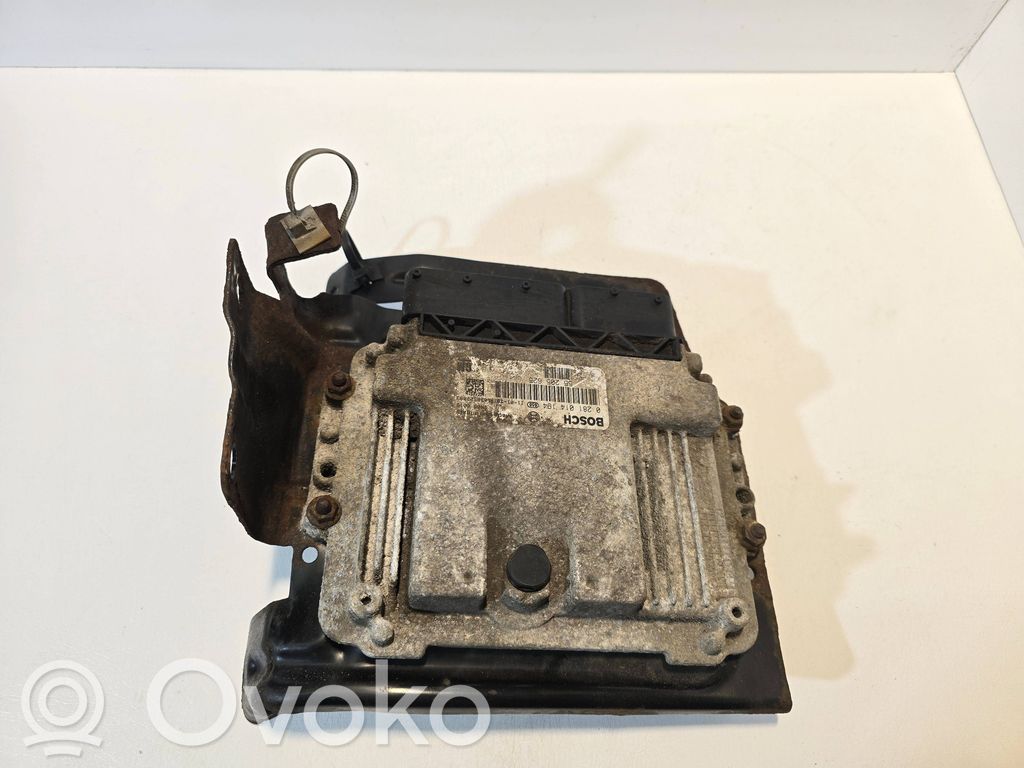 Opel Zafira B Engine control unit/module 