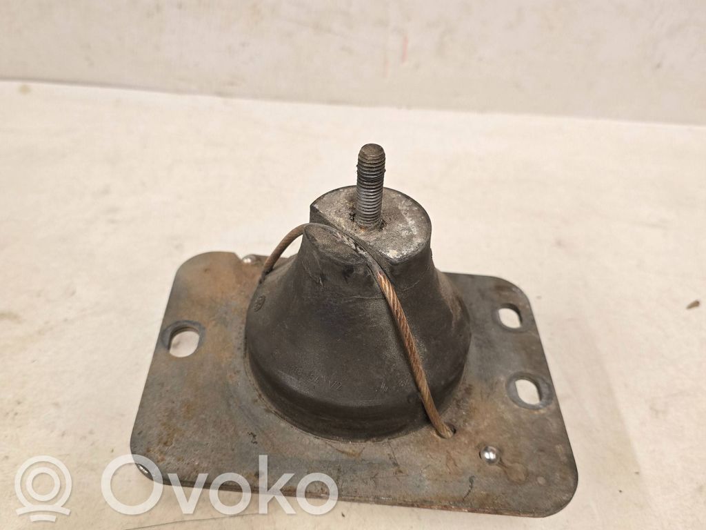 Opel Vivaro Engine mount bracket 