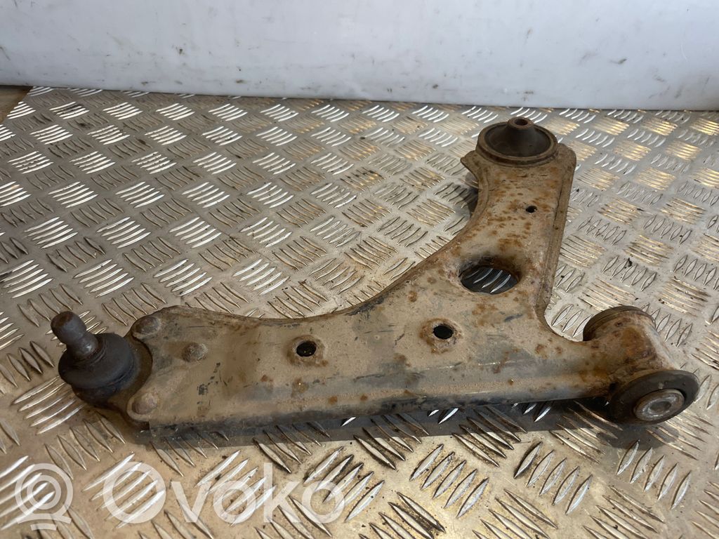Opel Corsa D Dolny wahacz przedni 