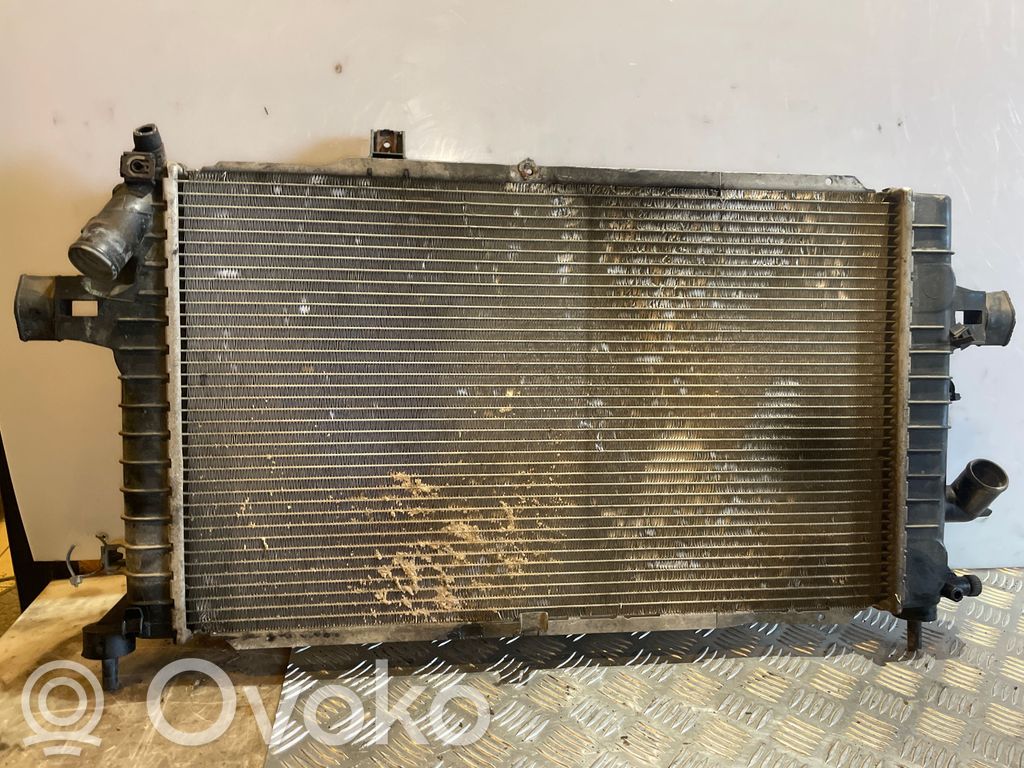 Opel Astra H Coolant radiator 