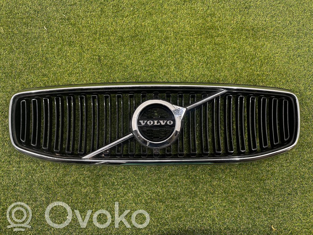 Volvo S90, V90 Etupuskurin ylempi jäähdytinsäleikkö 