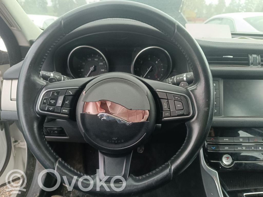 Jaguar XF X260 Volante 