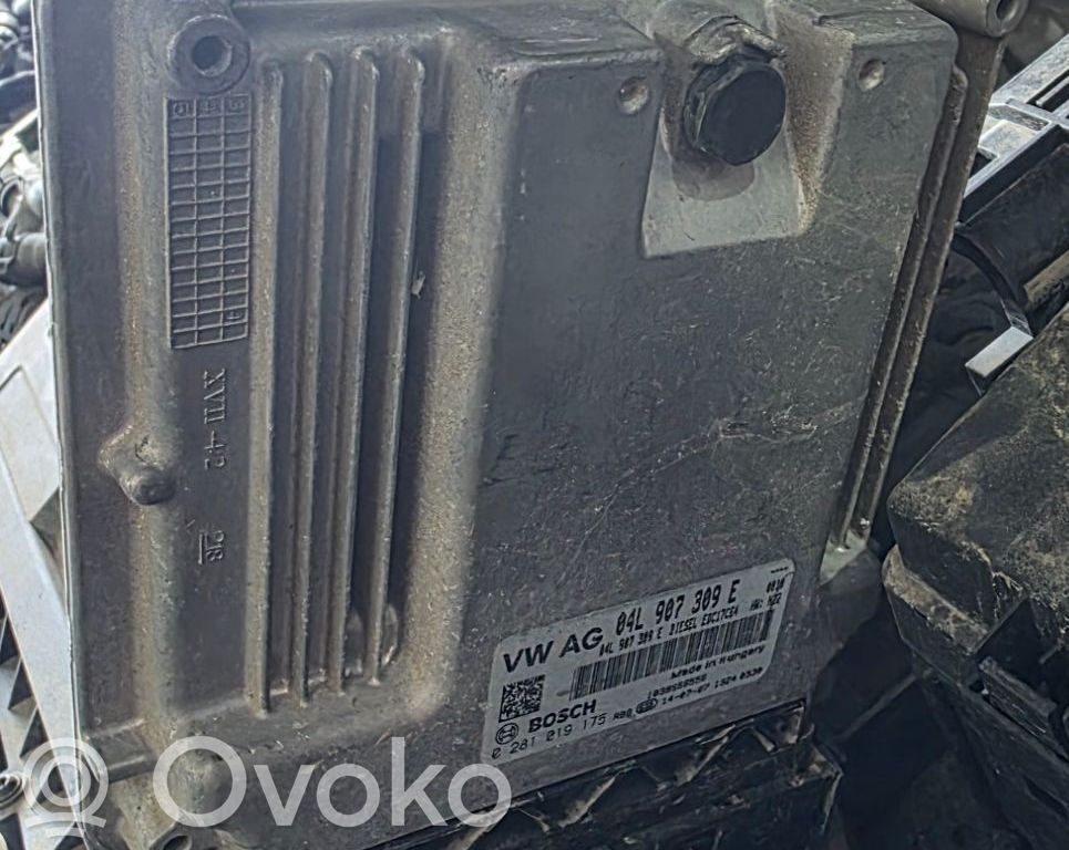 Volkswagen Golf VII Engine control unit/module 
