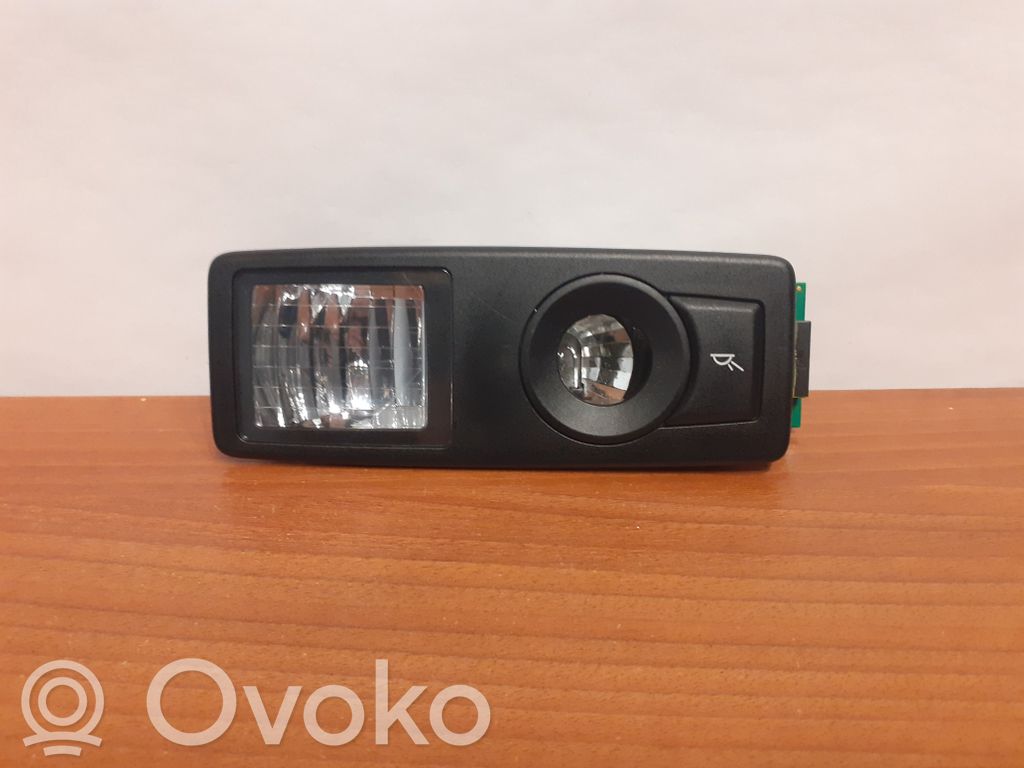 BMW X5 E70 Priekinių vietų apšvietimo žibintas 