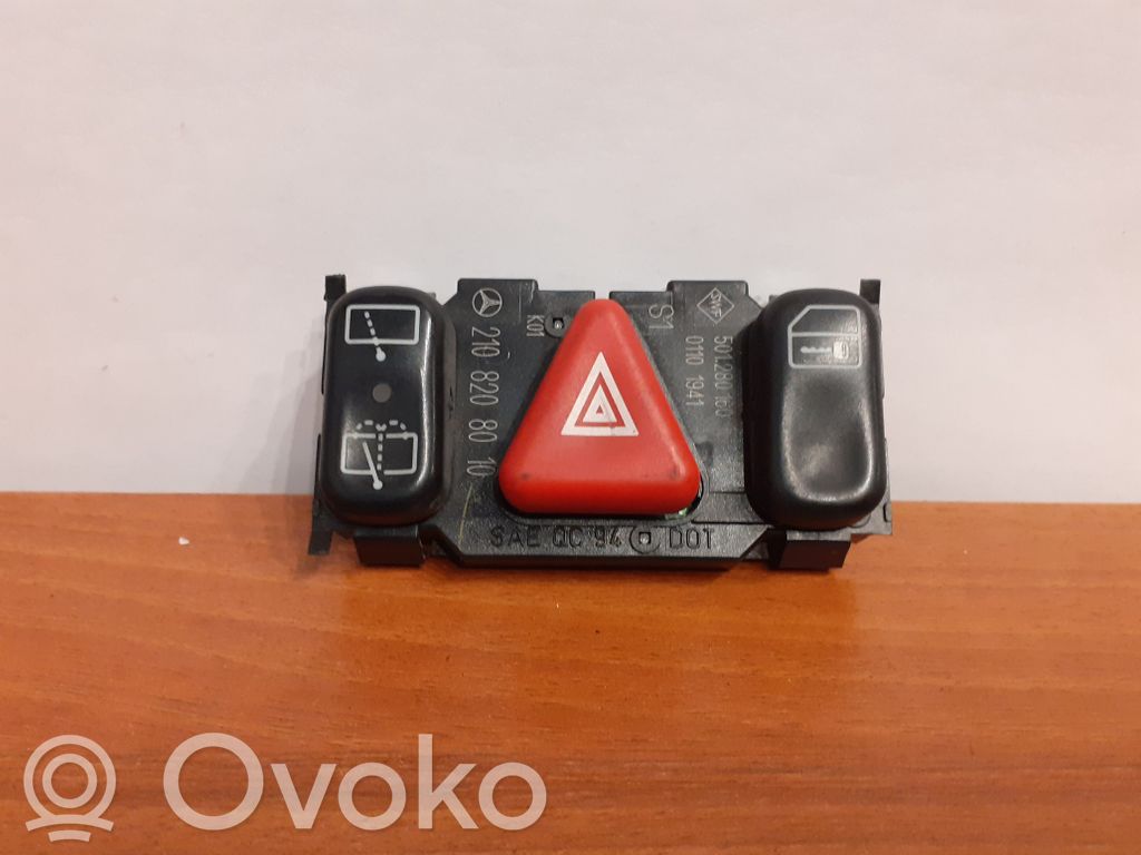 Mercedes-Benz E W210 Przycisk świateł awaryjnych 