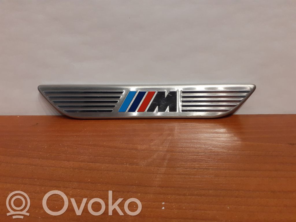BMW X5 E70 Aizmugurējā sliekšņa dekoratīvā apdare (ārējā) 