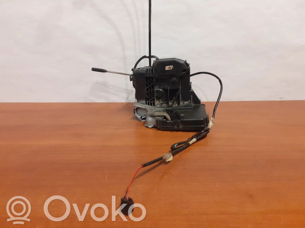 Mercedes-Benz C W203 Front door lock 