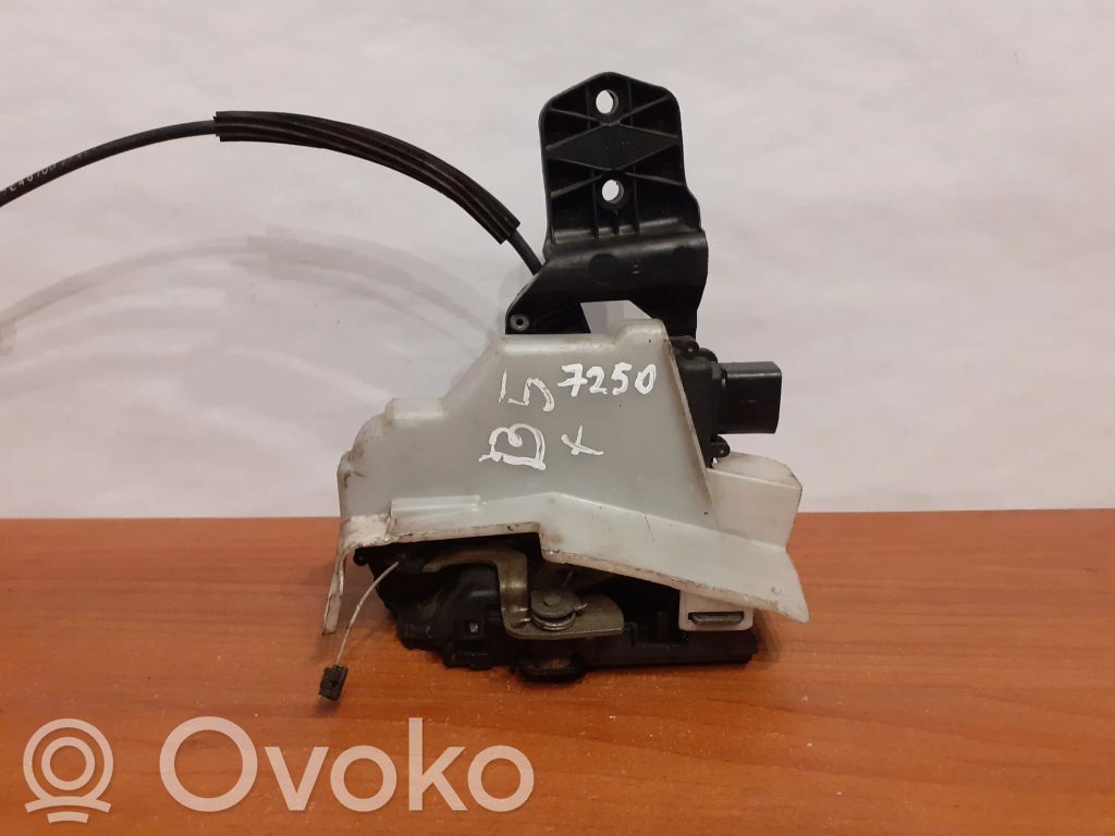 Volkswagen PASSAT B5 Zamek drzwi przednich 