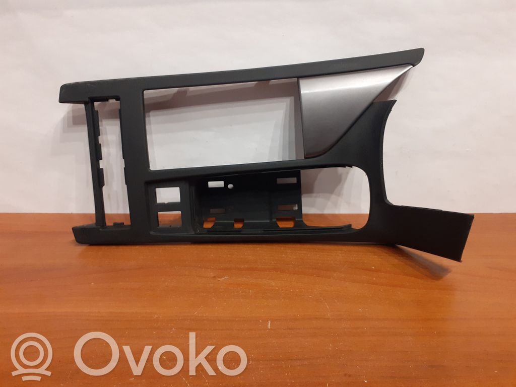 Lexus RX 450H Kita centrinė konsolės (tunelio) detalė 