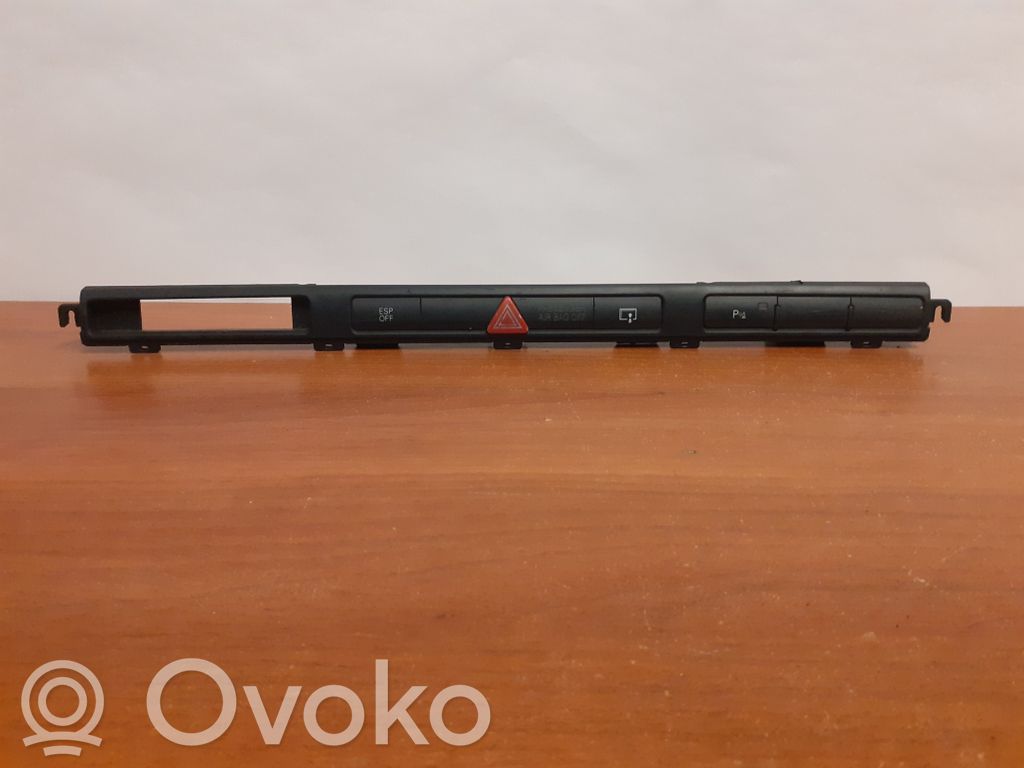 Audi A8 S8 D3 4E Botón interruptor de luz de peligro 