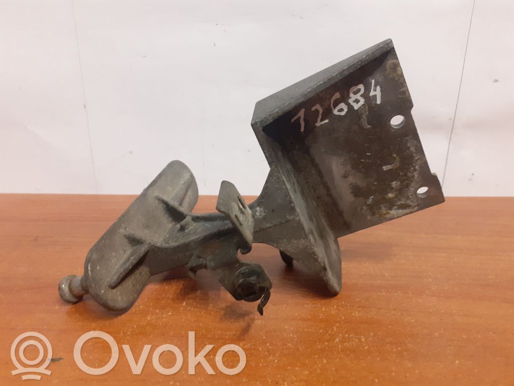 Mercedes-Benz C W203 Soporte para la bomba de ABS 