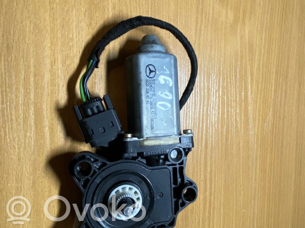 Mercedes-Benz C W203 Wiper motor 