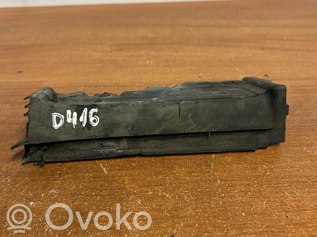 BMW 5 F10 F11 Kita variklio skyriaus detalė 