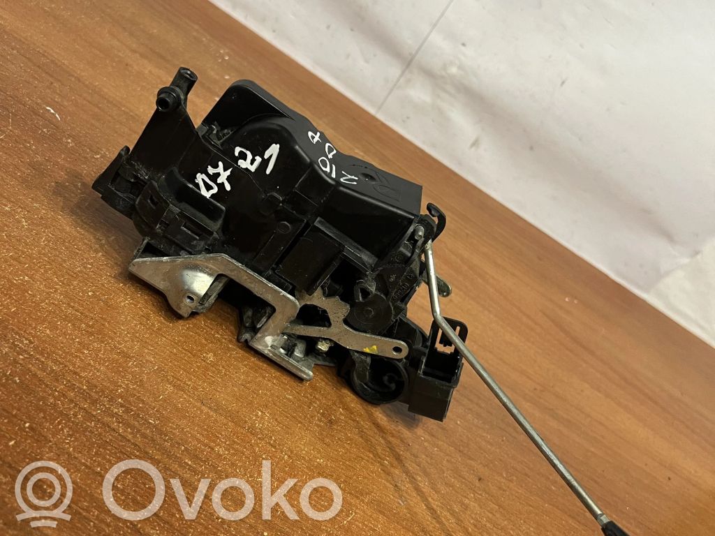 Mercedes-Benz E W210 Priekinė durų spyna 