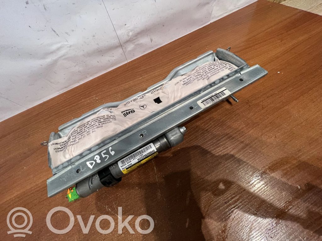 Mercedes-Benz C W204 Keleivio oro pagalvė 