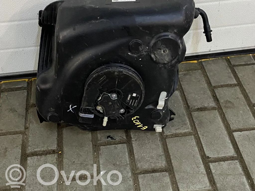 AdBlue-nestesäiliö   E1103,5Q0131969F,5Q0131969F,0444040023,1056550,3Q0131877,5170926111038