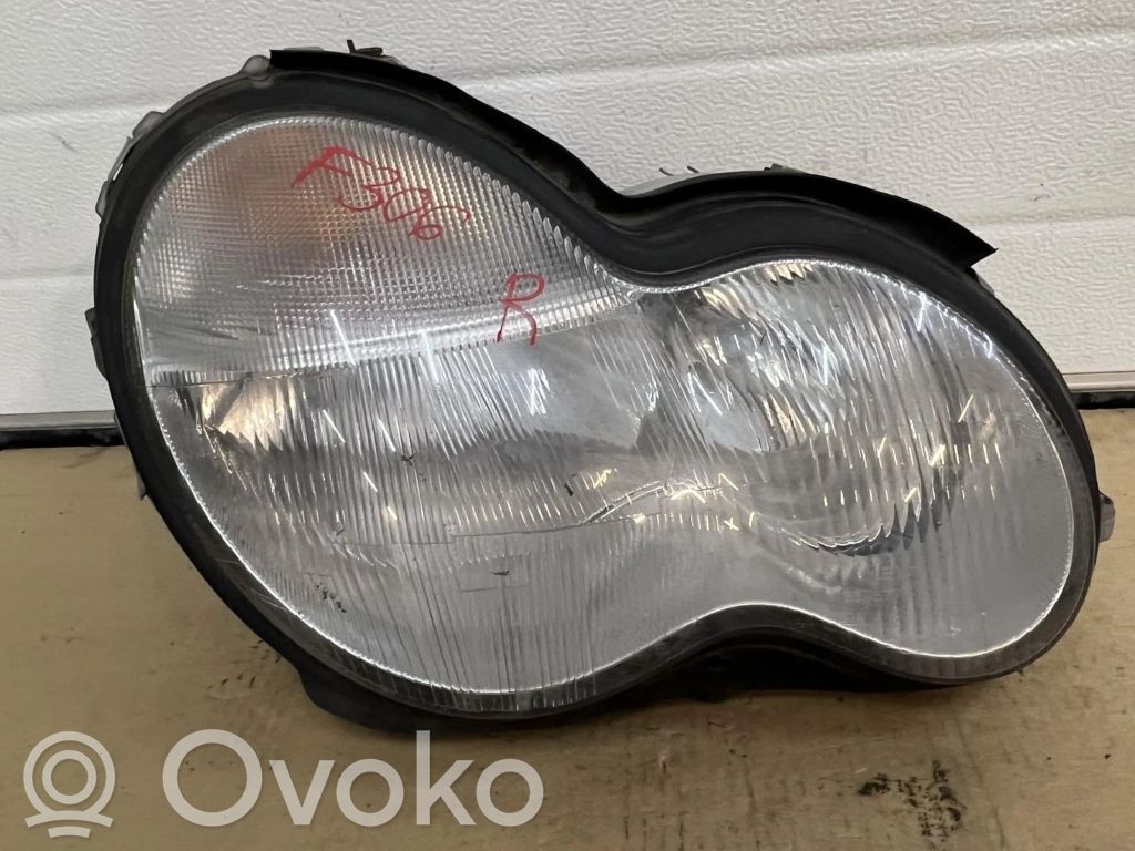 Mercedes-Benz C W203 Lampa przednia 