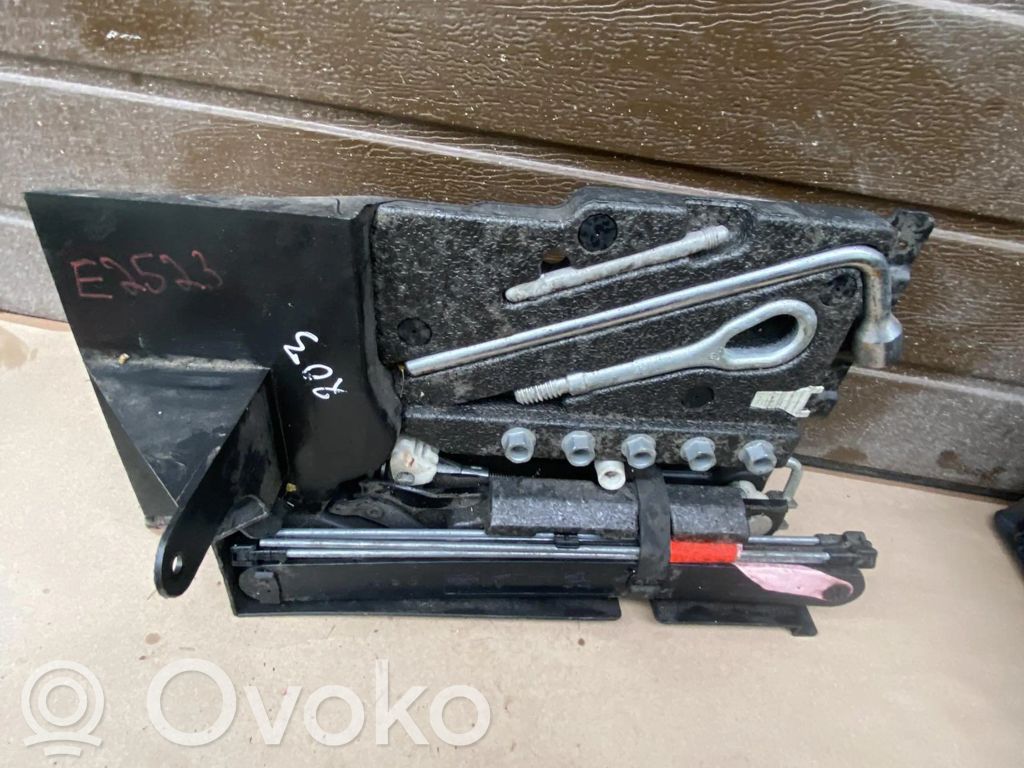 Mercedes-Benz C W203 Set di attrezzi 