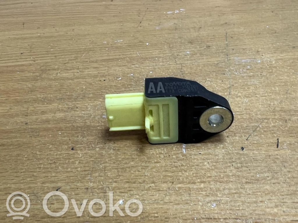 Toyota Prius (XW30) Датчик удара надувных подушек 