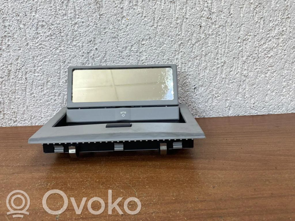 Front seat light   E3077