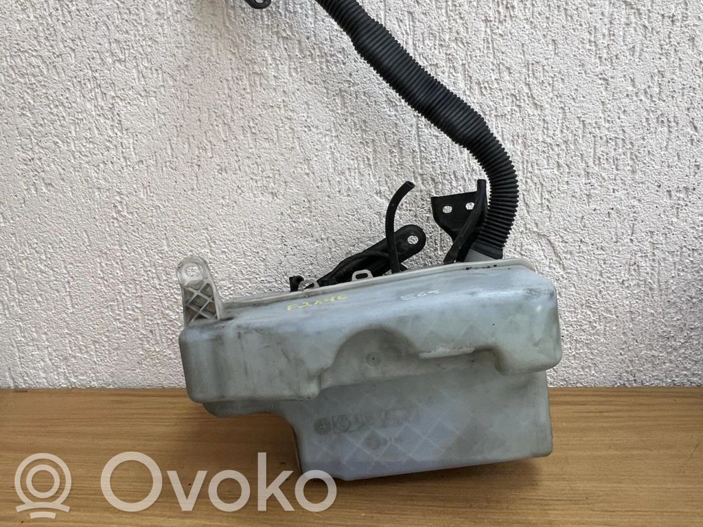 BMW 7 E65 E66 Langų skysčio bakelis 