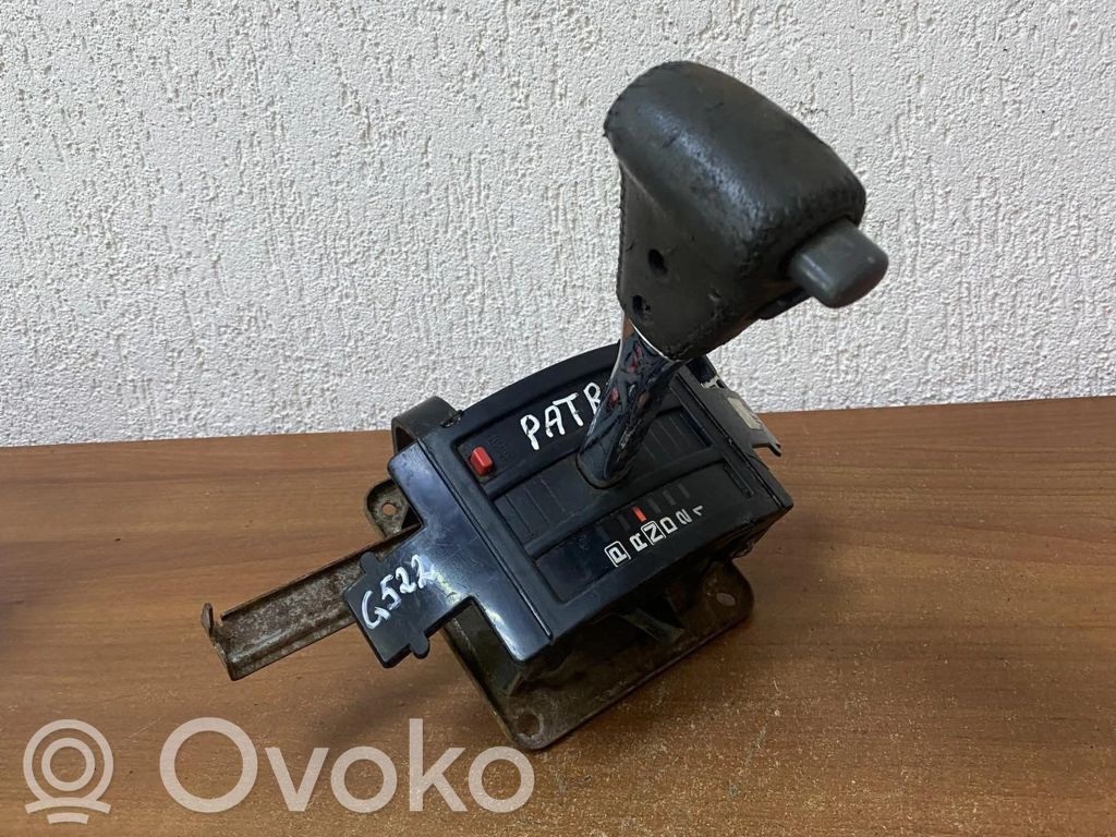 Nissan Patrol Y61 Lewarek zmiany biegów / górny 