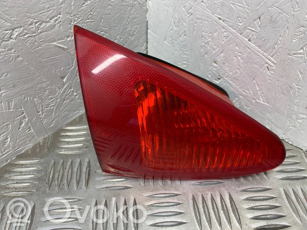 Alfa Romeo 147 Galinis žibintas dangtyje 
