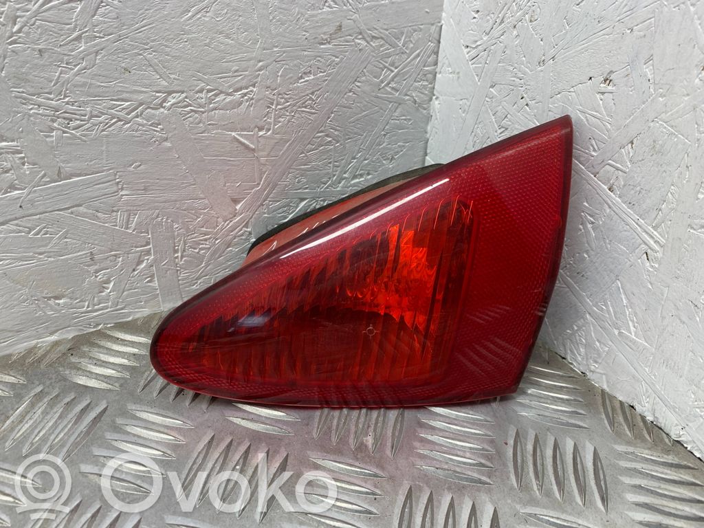 Alfa Romeo 147 Galinis žibintas dangtyje 