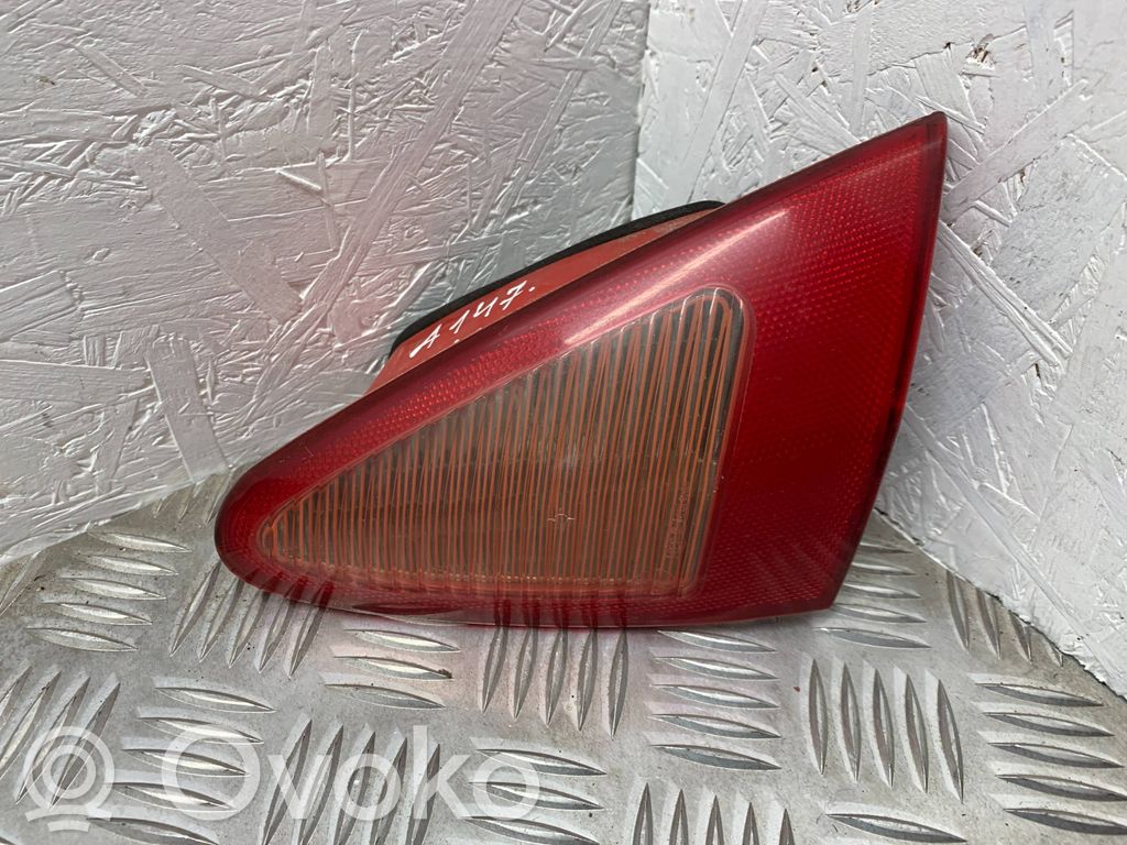 Alfa Romeo 147 Galinis žibintas dangtyje 