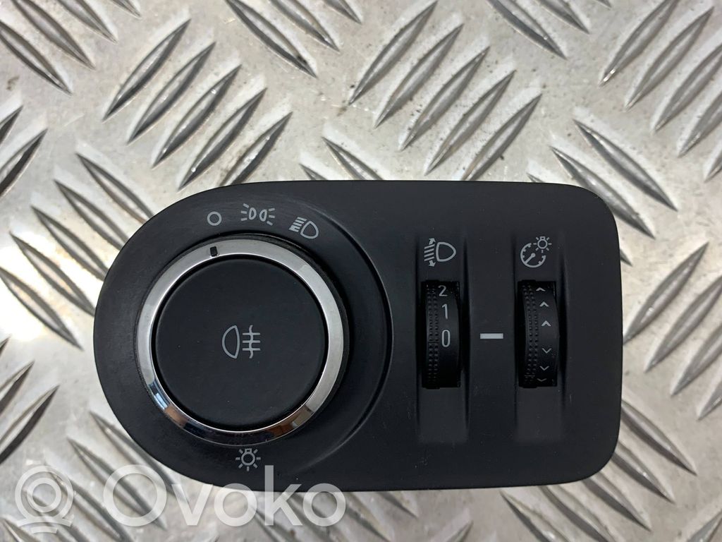 Opel Corsa D Šviesų jungtukas 