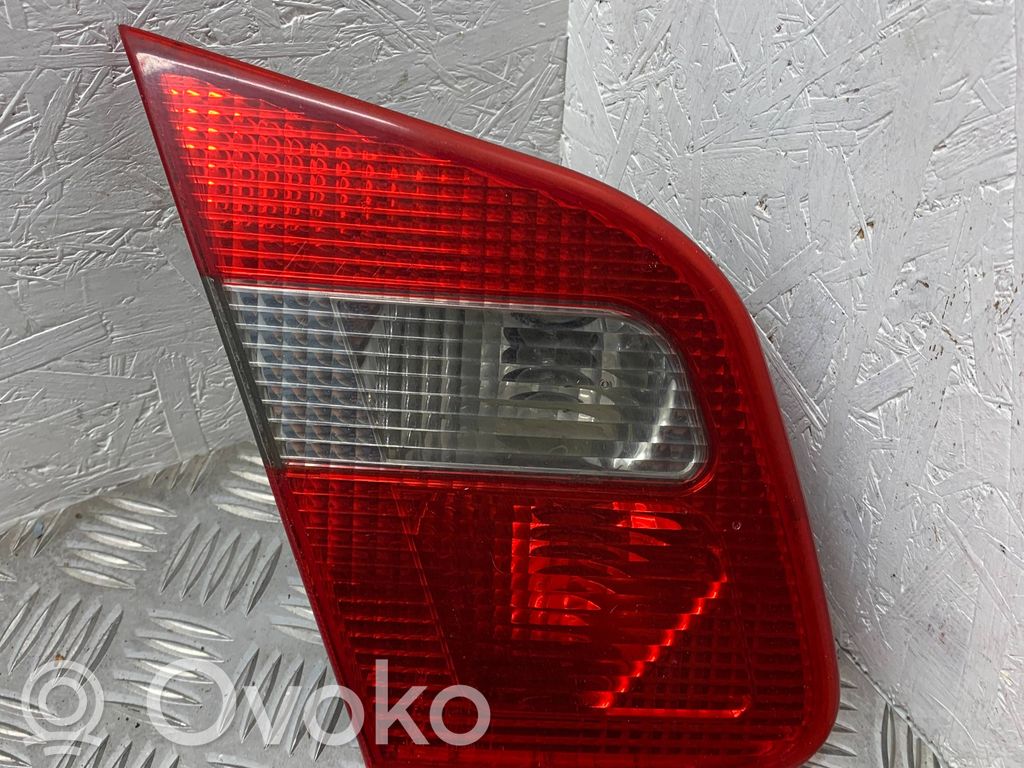 Mitsubishi Carisma Takaluukun takavalot 