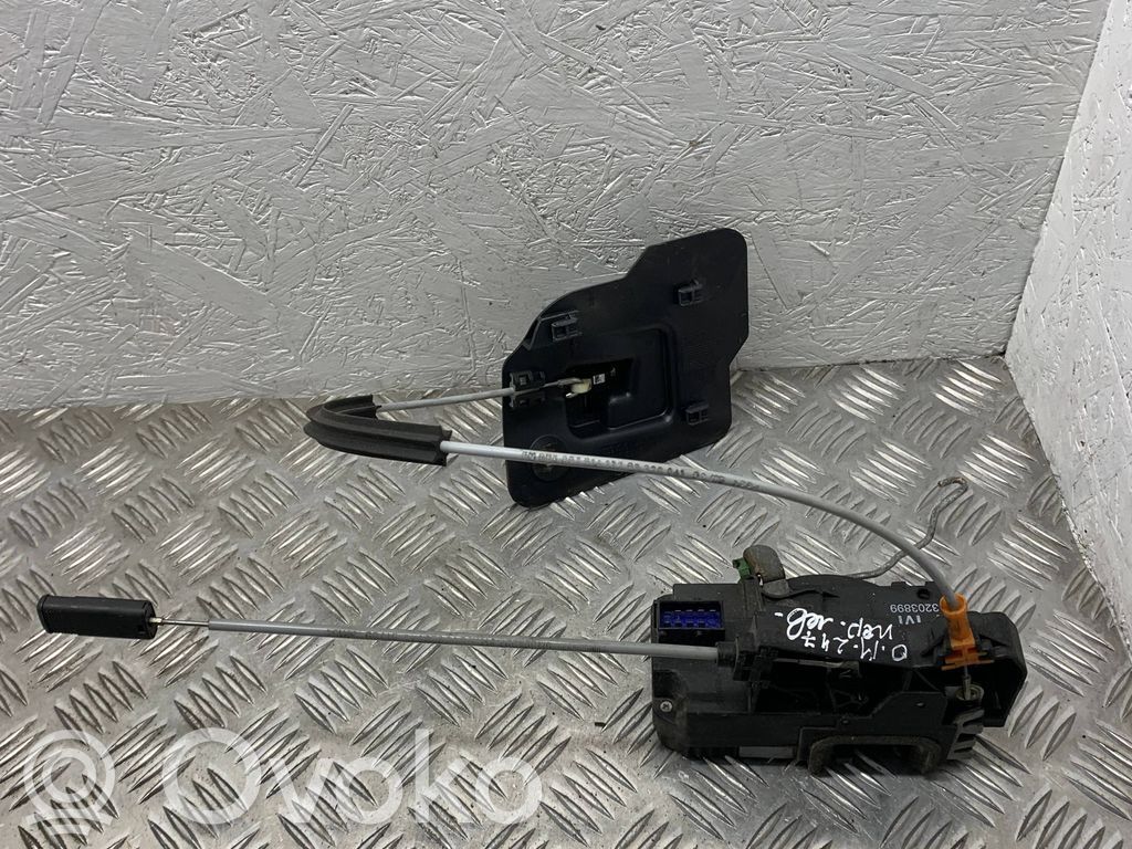 Opel Meriva A Priekšpusē slēdzene 