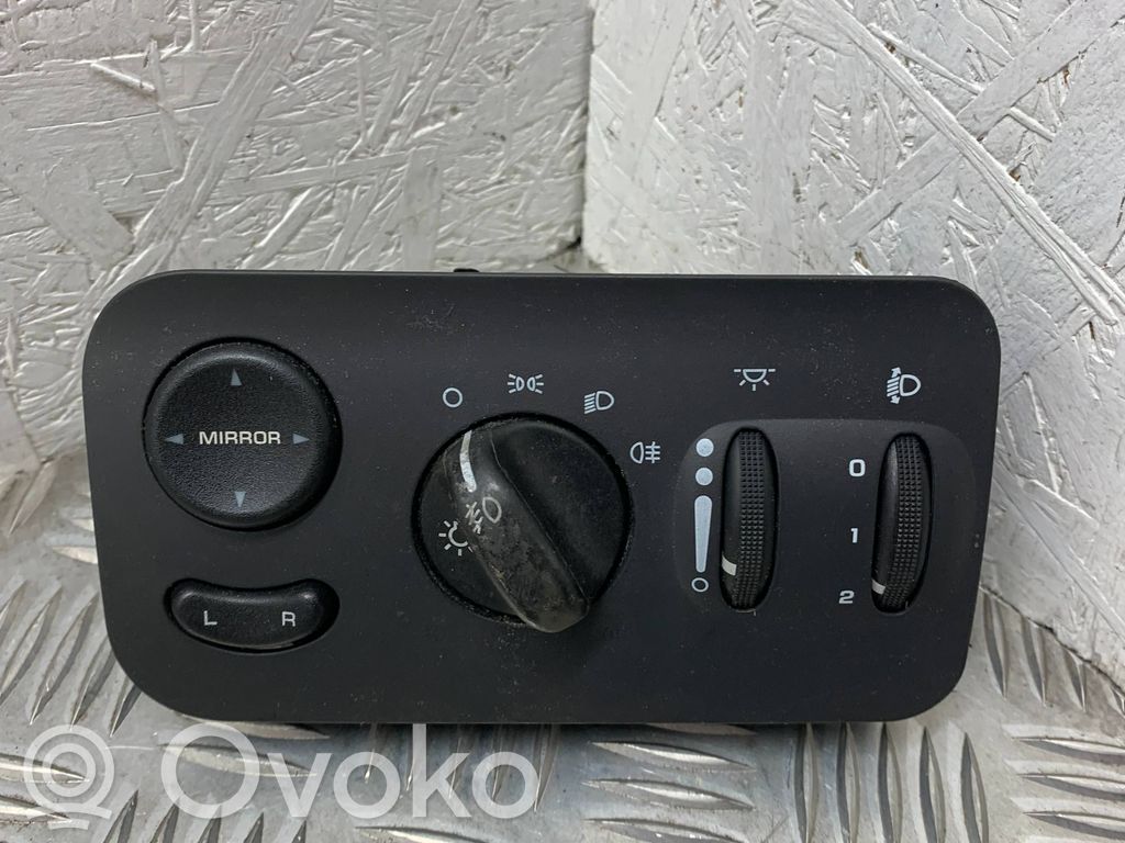 Light switch   0YC291DVAE,33651