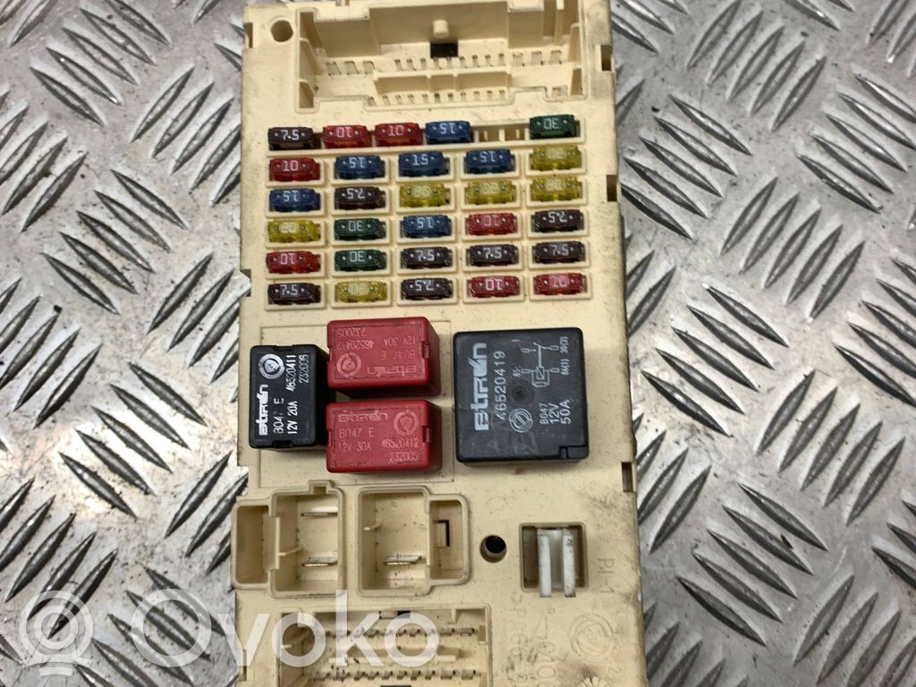 Alfa Romeo 147 Drošinātāju kaste (komplekts) 