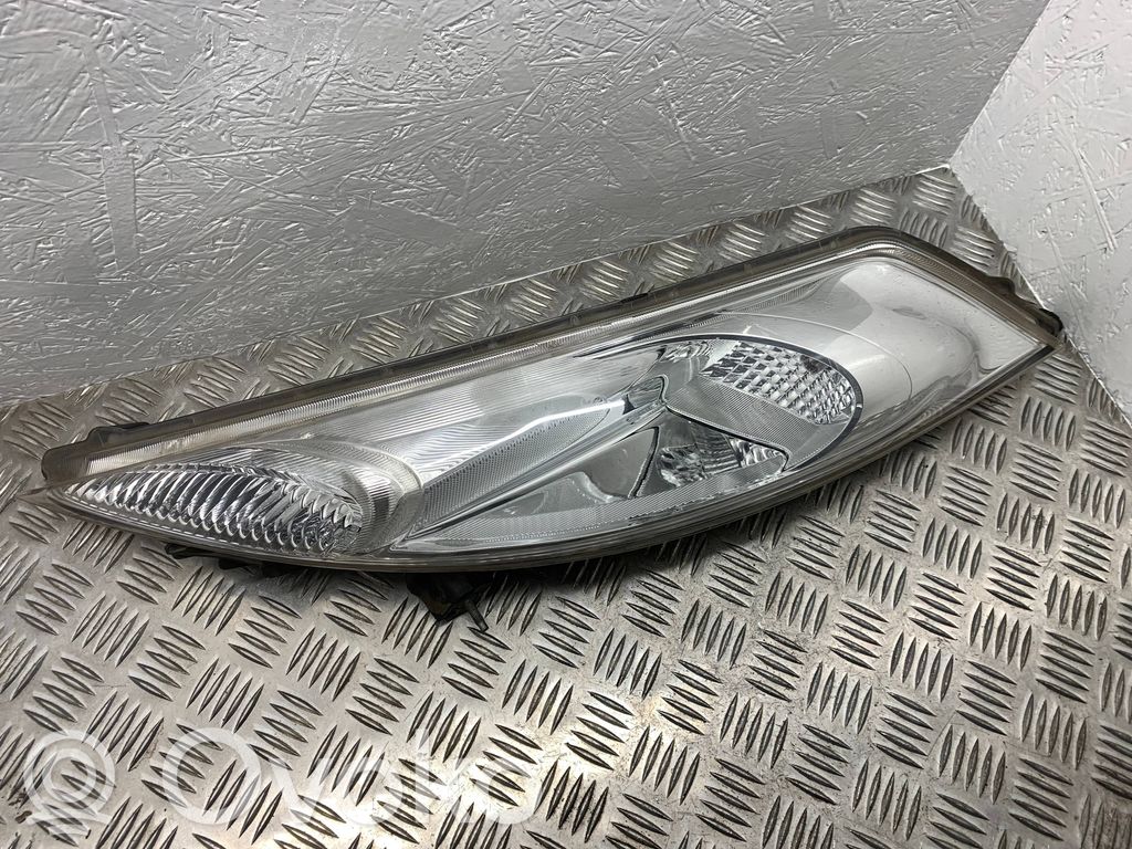 Nissan Juke I F15 Lampa przednia 