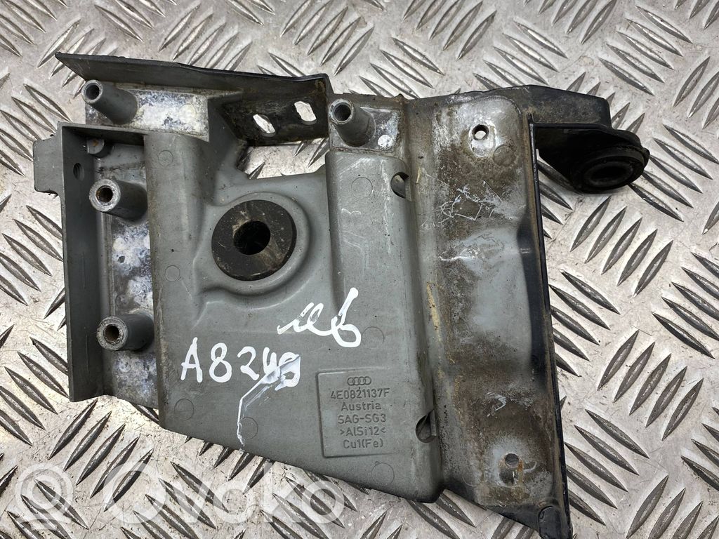 Audi A8 S8 D3 4E Uchwyt / Mocowanie zderzaka przedniego 